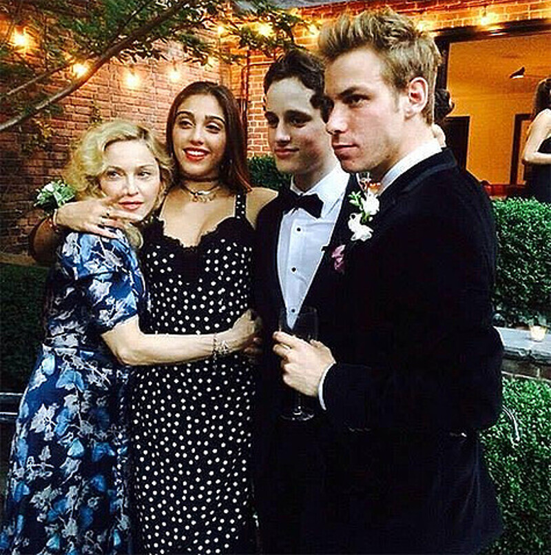 Мадонна провожала Лурдес Чикконе Леон на выпускной бал. Фото: Facebook.com.