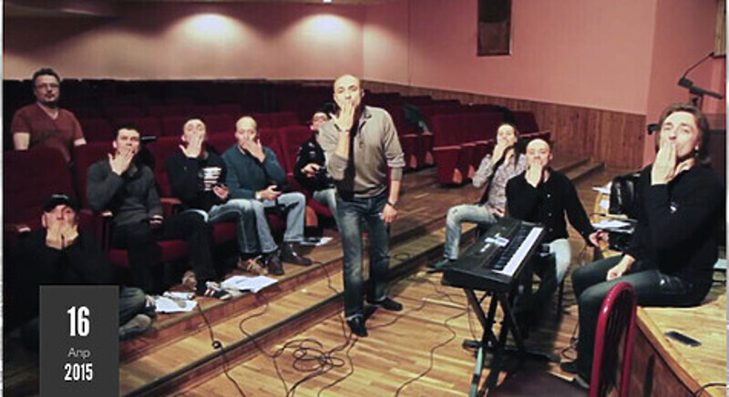 Солисты "Хора Турецкого" специально ко дню рождения Примадонны сняли видеоролик с песней «Миллион алых роз» на китайском языке. Фото: социальные сети