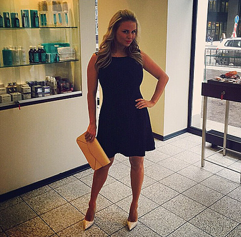 ann_semenovich: «К дню рождения подруги готова». Фото: Instagram.com.