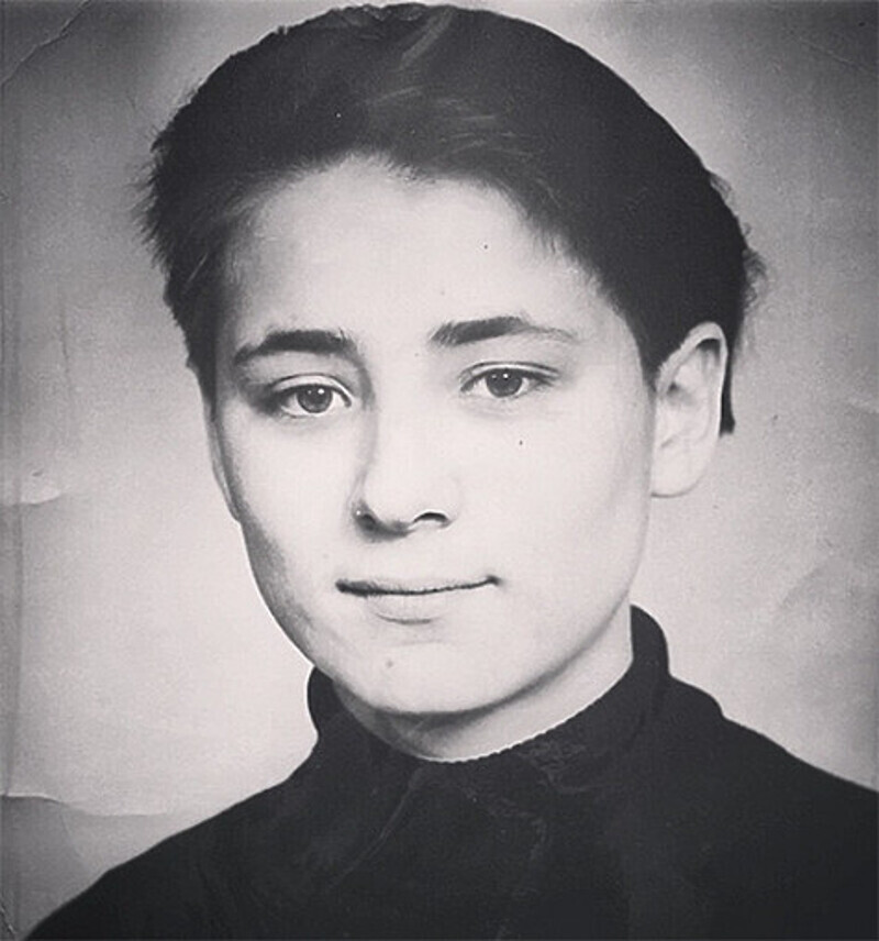 Рената Литвинова показала снимок Земфиры, сделанный в одиннадцатом классе. Фото: Instagram.com/renatalitvinovaofficiall.