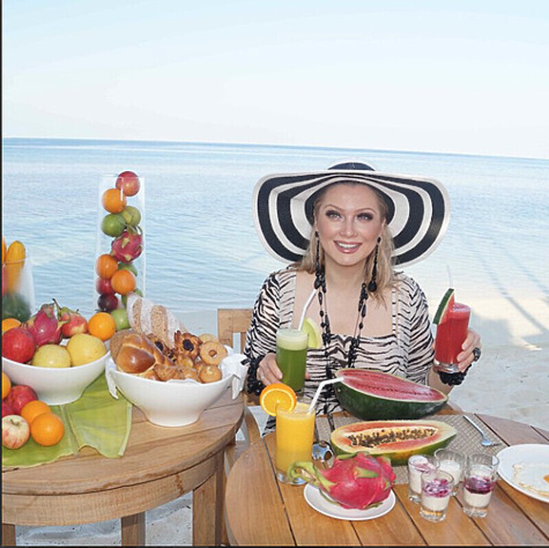 "Мой растущий организм требует калорий", - говорит Елена. Фото: социальные сети