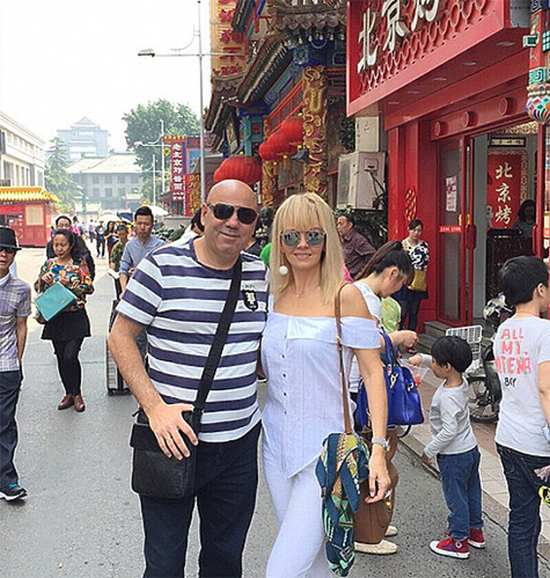 В Китае Валерию сопровождал Иосиф Пригожин. Фото: Instagram.com/ valeriya_rus.