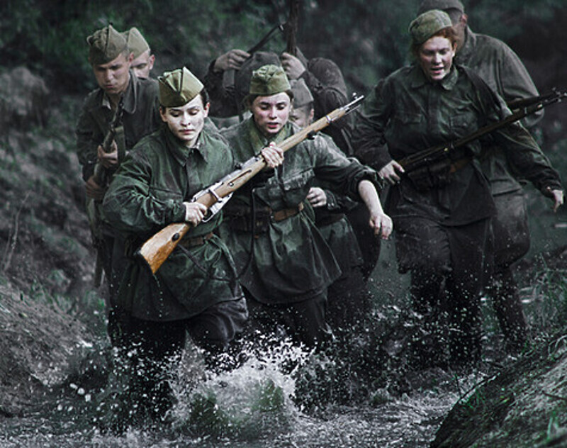 «Во время съемок был момент, когда я думала: «Все! Мне конец!» - вспоминает Юлия Пересильд. Кадр из фильма «Битва за Севастополь».