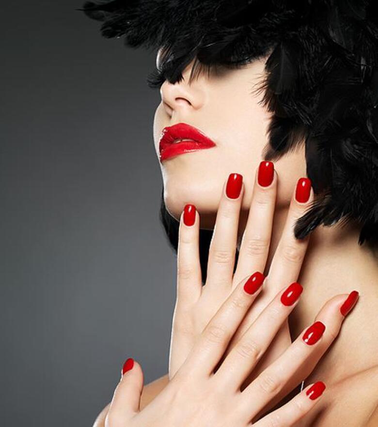 Этой весной главный тренд - красная помада. Фото: Lori.ru.