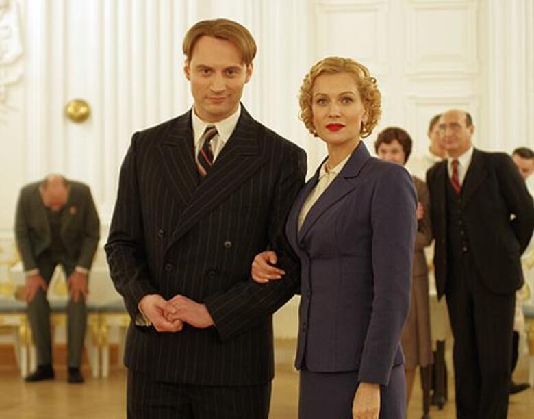 Анатолий Белый и Олеся Судзиловская. Кадр из сериала «Орлова и Александров».