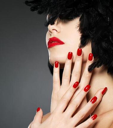 Этой весной главный тренд - красная помада. Фото: Lori.ru.