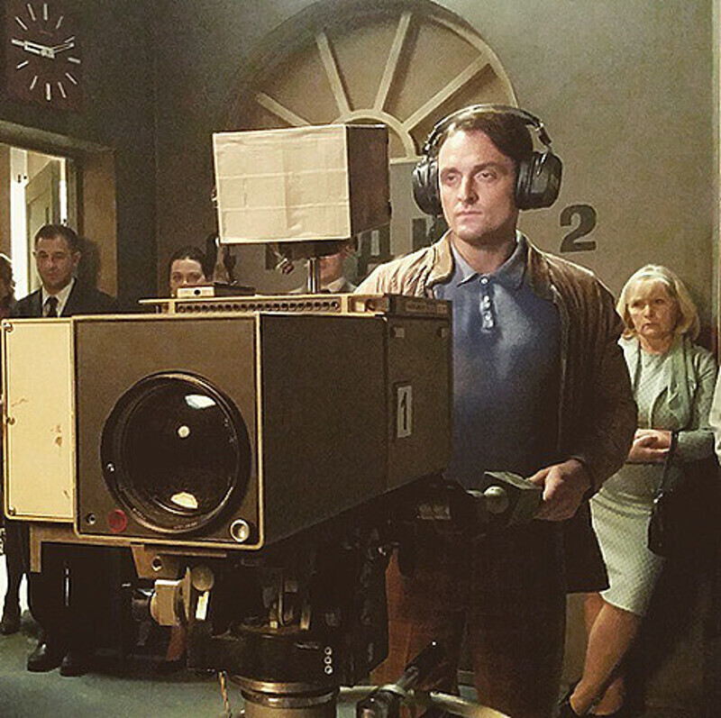 По сценарию Маргарита Назарова пришла в телестудию с тигром, который и напал на телеоператора. Говорят, это подлинная история, случившаяся более 40 лет назад. Фото: Instagram.com/Askoldzap.