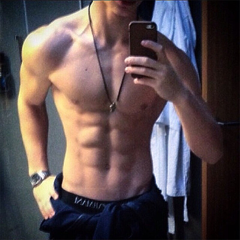 Филипп Газманов впечатляет своей спортивной фигурой. Фото: Instagram.com/philgazmanov.