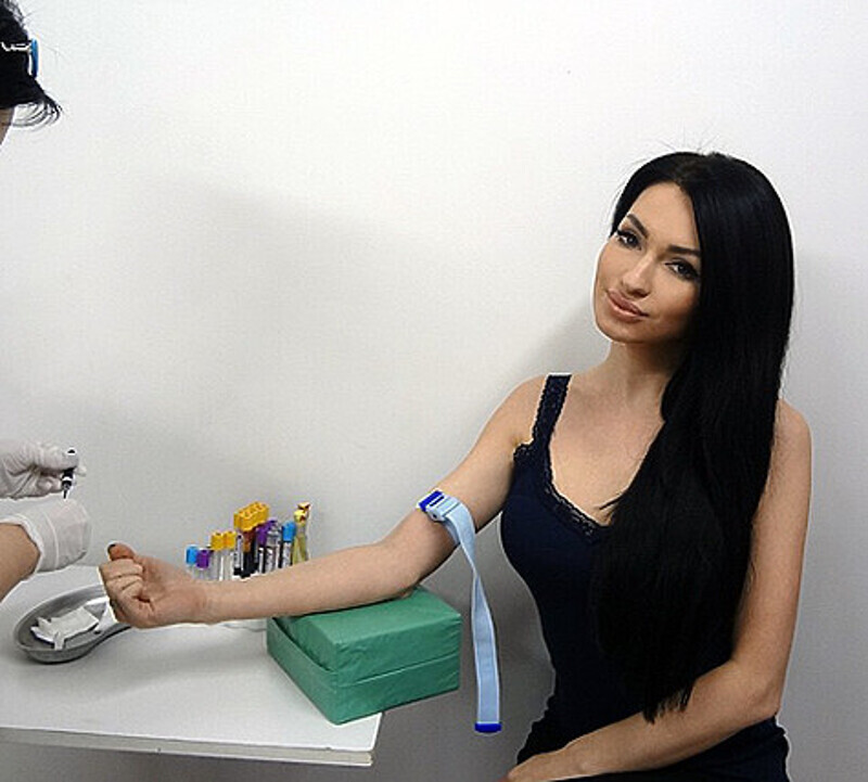 Последний снимок Евгении Феофилактовой с увеличенными губами. Фото: Instagram.com/zhenechkaguseva.