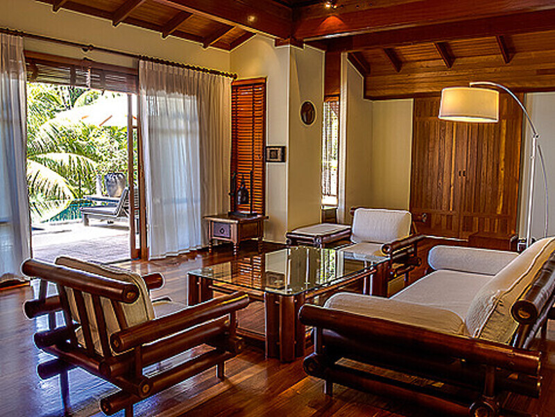 Интерьер виллы выполнен в классическом для местного luxury-жилья стиле, сочетающем традиции загадочного Востока и современные тенденции. Фото: компания BizPhuket – эксклюзивный представитель по продаже виллы Григория Лепса (Пхукет, Таиланд), bizphuket.net