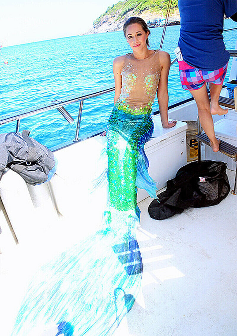 Роль русалки в видео сыграла многократная чемпионка России по синхронному плаванию Ольга Окунева. Фото: материалы пресс-служб.