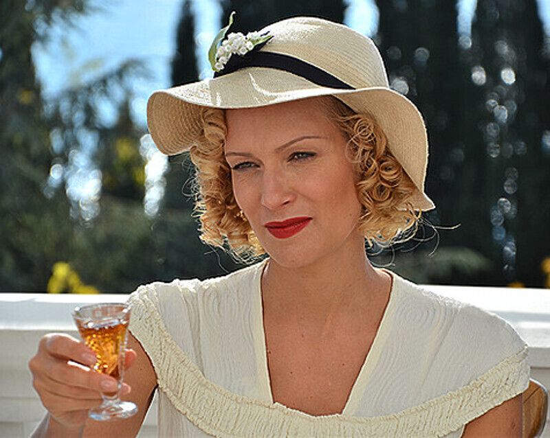 Роль Любови Орловой сыграла Олеся Судзиловская. Кадр из сериала «Орлова и Александров».