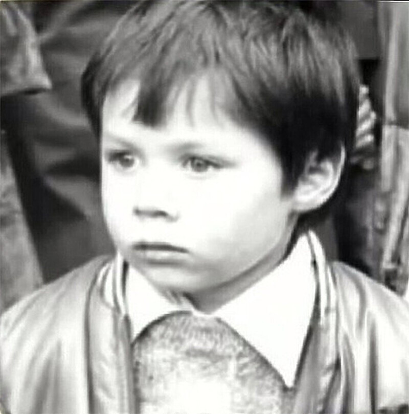 Подпись к этому детскому снимку Стаса Пьехи насторожила поклонников певца. Фото: Instagram.com/wolfieha.