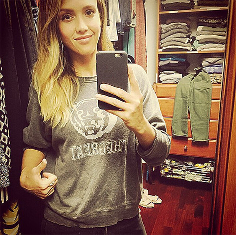 Джессика Альба для возвращения в форму после вторых родов носила корсеты. Фото: Instagram.com/jessicaalba.