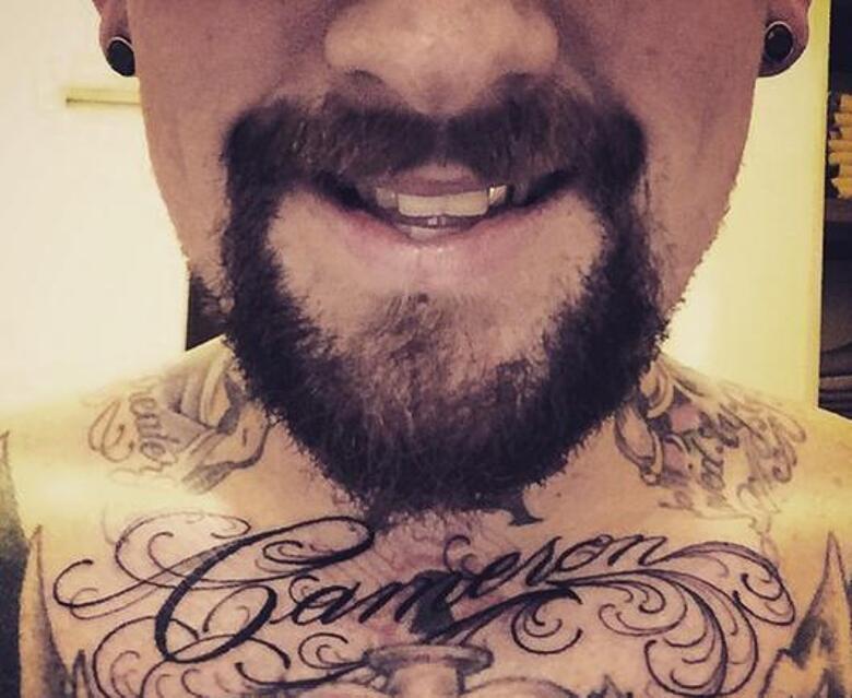 Теперь имя Диаз увековечено на теле ее супруга. Фото: социальные сети