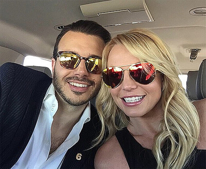 Бритни Спирс часто публикует совместные снимки с Чарли Эберсолом. Фото: Instagram.com/britneyspears.