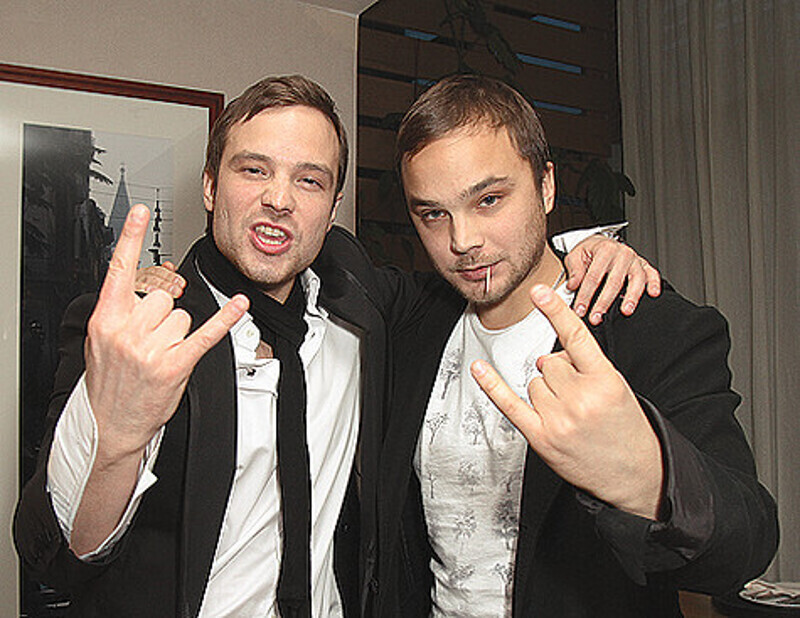 «Мы с братом разные! И амплуа разные. И роли. Хотел бы я сыграть роли, в которых он снялся? Нет, это все несерьезные разговоры».