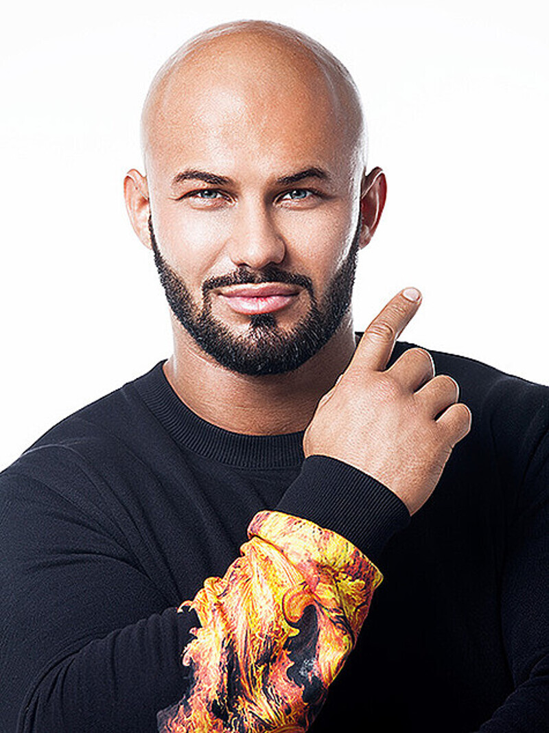 Джиган по совместительству является чемпионом по бодибилдингу и уже не в первый раз решил заняться физическим воспитанием своих слушателей. Фото: материалы пресс-служб.