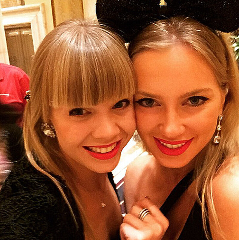 С любимой подругой Алла зажигала в Лас-Вегасе по полной программе. Фото: Instagram.com/Allamikheeva.