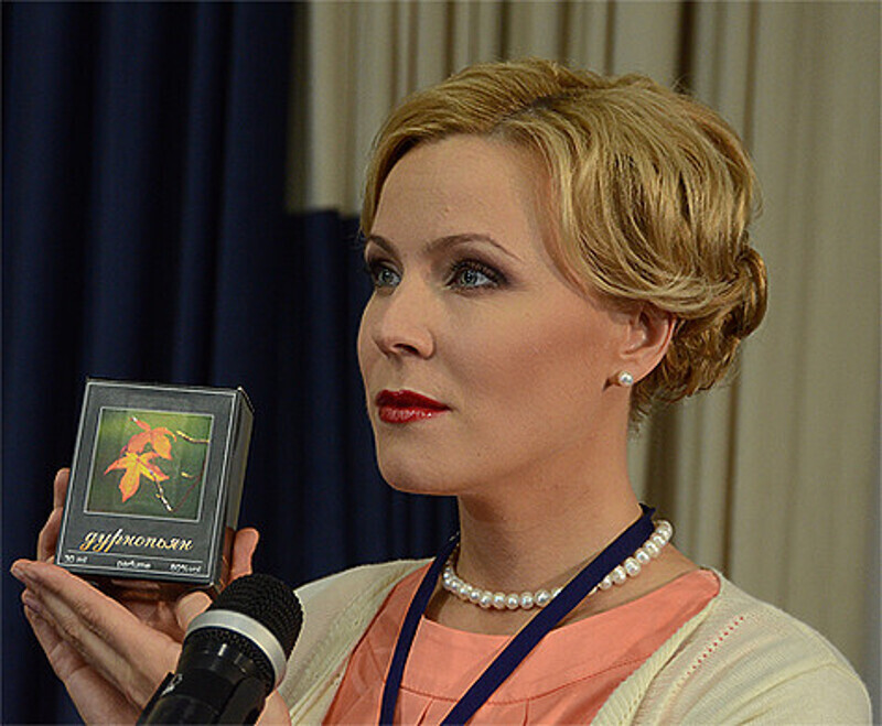 Героиня Марии Куликовой создает загадочные духи «Дурнопьян». Фото: материалы пресс-служб.