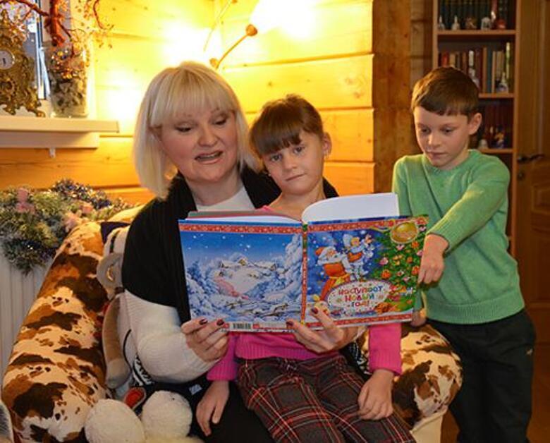 Маргарита Суханкина с детьми. Фото: материалы пресс-служб.