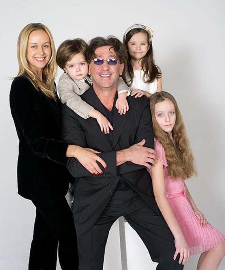 Григорий Лепс с семьей. Фото: www.grigoryleps.ru.