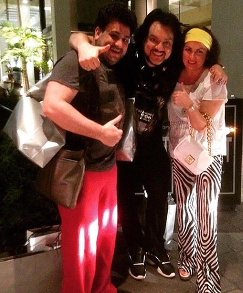 Юсиф Эйвазов, Филипп Киркоров и Анна Нетребко прогулялись по магазинам Майами. Фото: Twitter.com/@AnnaNetrebko.