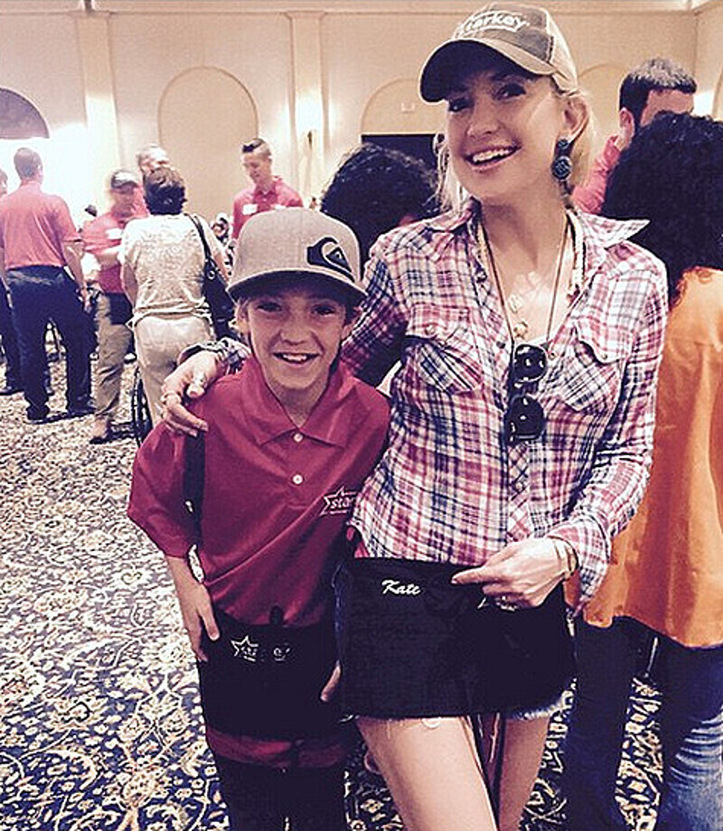 Сейчас сын Кейт Хадсон перестал красить волосы. Фото: Instagram.com/brooklynbeckham.