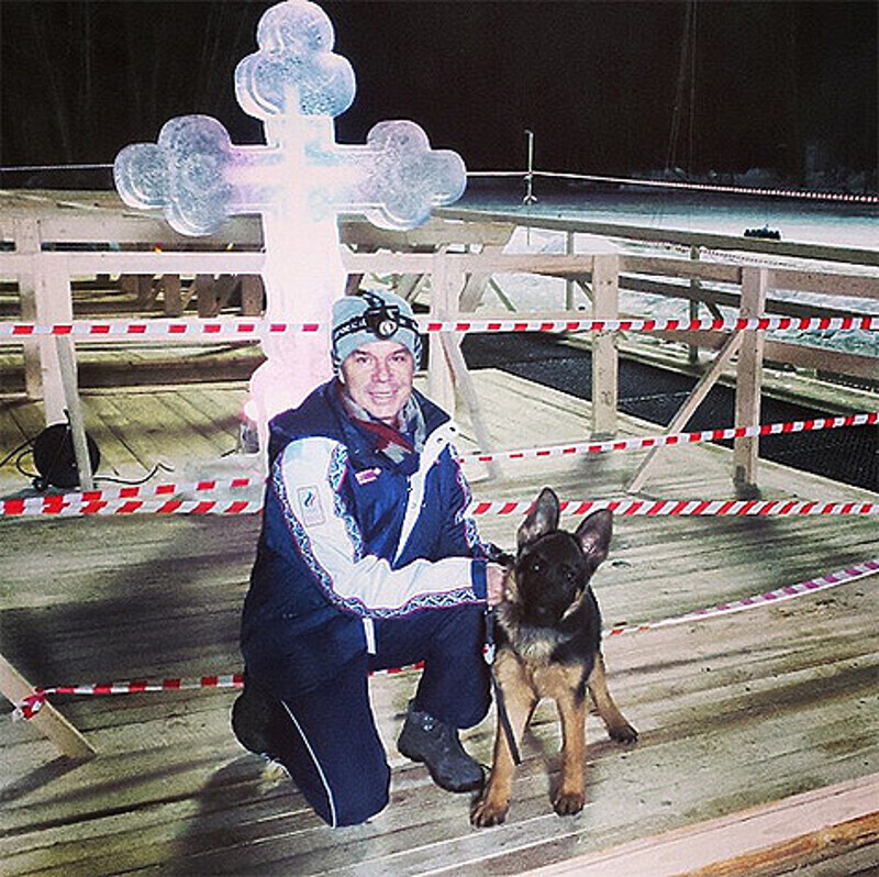 Олег Газманов каждый год окунается в иордань вместе со своей семьей. Фото: Instagram.com.