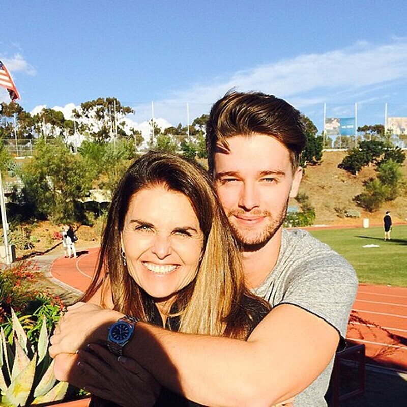 Идея применить финансовое давление на сына пришла в голову Марии Шрайвер. Фото: Instagram.com.