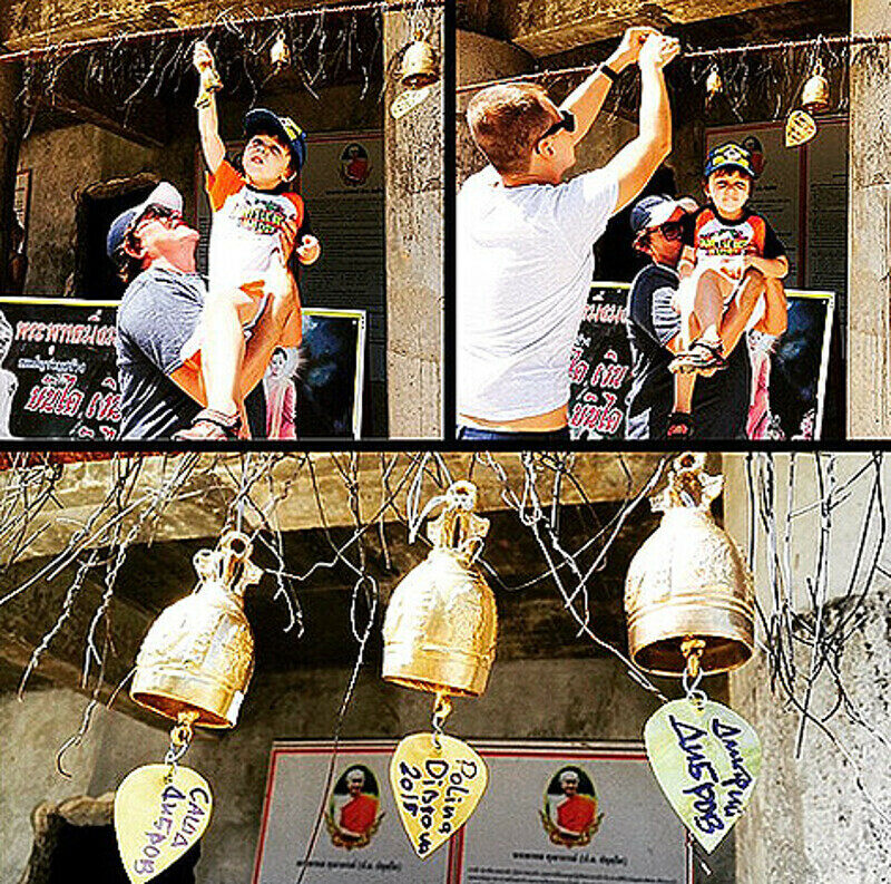 polinadibrova_dmitrydibrov: «Еще есть традиция подвязывать колокольчик, обязательно то, что загадал сбудется. Именно поэтому на горе потрясающе приятный звук игры колокольчиков. Мы это сделали!». Фото: Instagram.com/polinadibrova_dmitrydibrov.