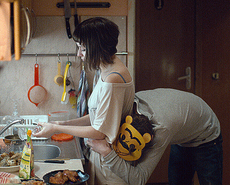 «Мне не хочется говорить, что фильм — срез супружеской жизни, неопытных отношений. Но то, что в нем показано, происходит у многих пар», - говорит Надежда Лумпова. Кадр из картины «Еще один год».