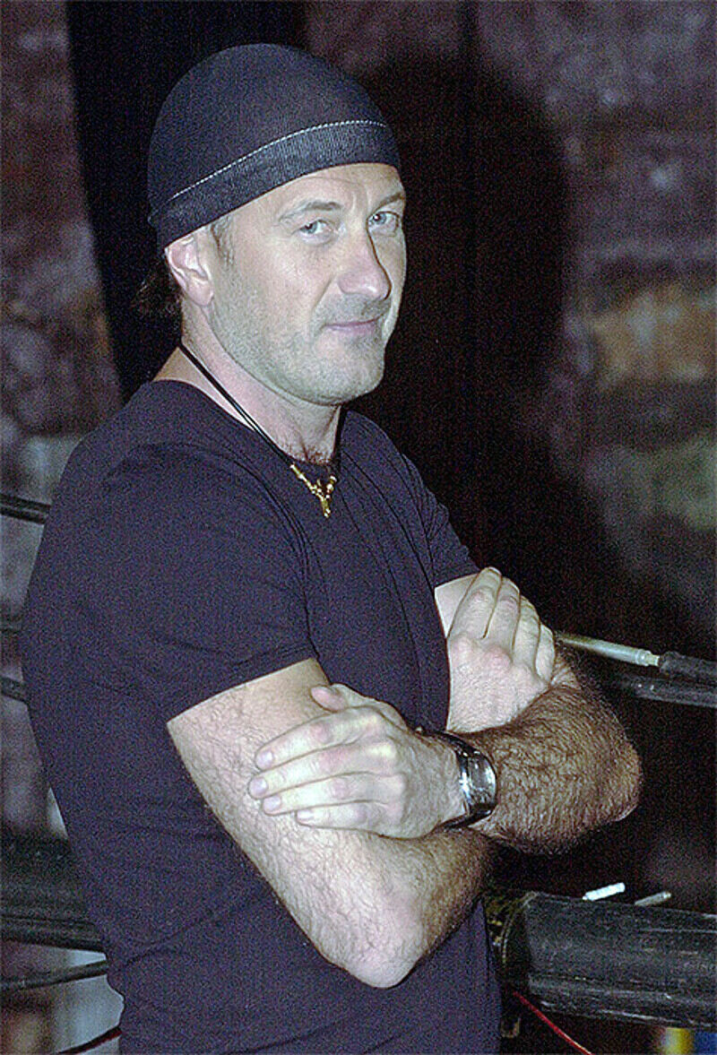 «Что себя обманывать? В сорок девять лет я могу признаться, что не слишком нуждаюсь в том, что называется ячейкой общества».