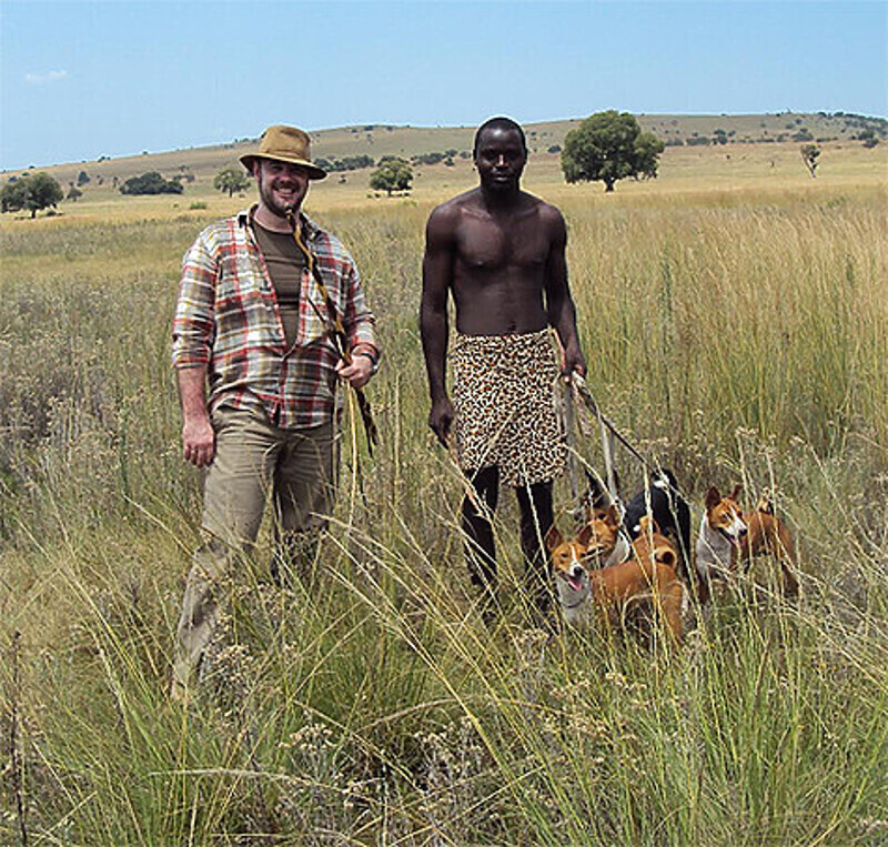 «Когда мы готовили поездку в ЮАР и отправляли туда письма из России, люди просто бросали их в спам, поскольку не верили, что люди из такой далекой страны могут заинтересоваться поездкой к ним, чтобы показать, что там происходит с их собаками». Фото: матер