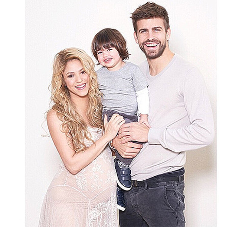 Шакира и Жерар Пике с сыном Миланом. Фото: Instagram.com/Shakira.