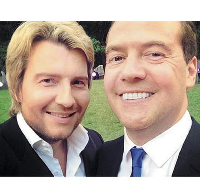 Селфи Николая Баскова и Дмитрия Медведева. Фото: Instagram.com.