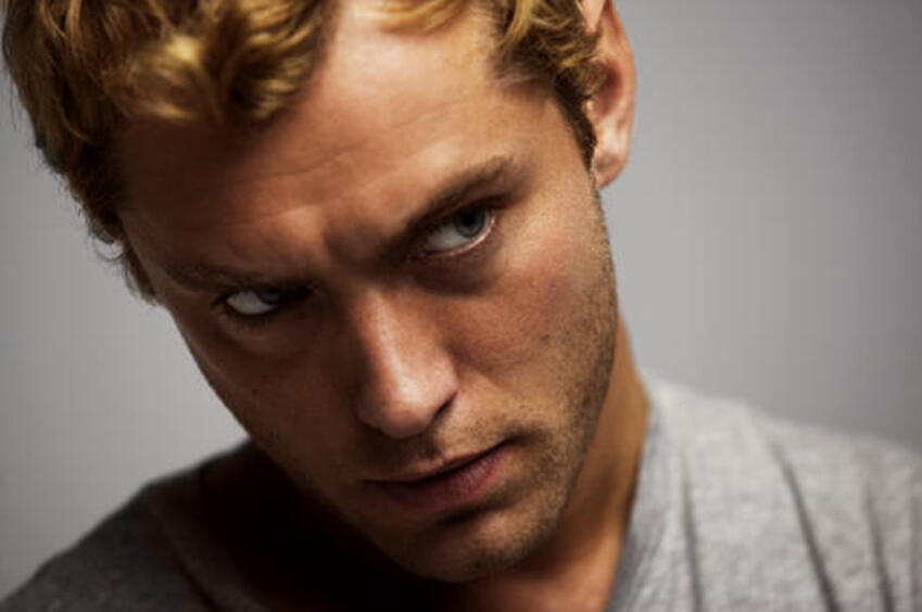 Джу Лоу вызывает нешуточные страсти у прекрасной половины человечества. Фото: Kinopoisk.ru