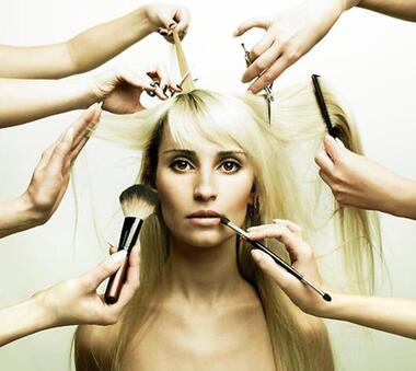 Как часто вам предлагают скорректировать свою внешность? Фото: Lori.ru.