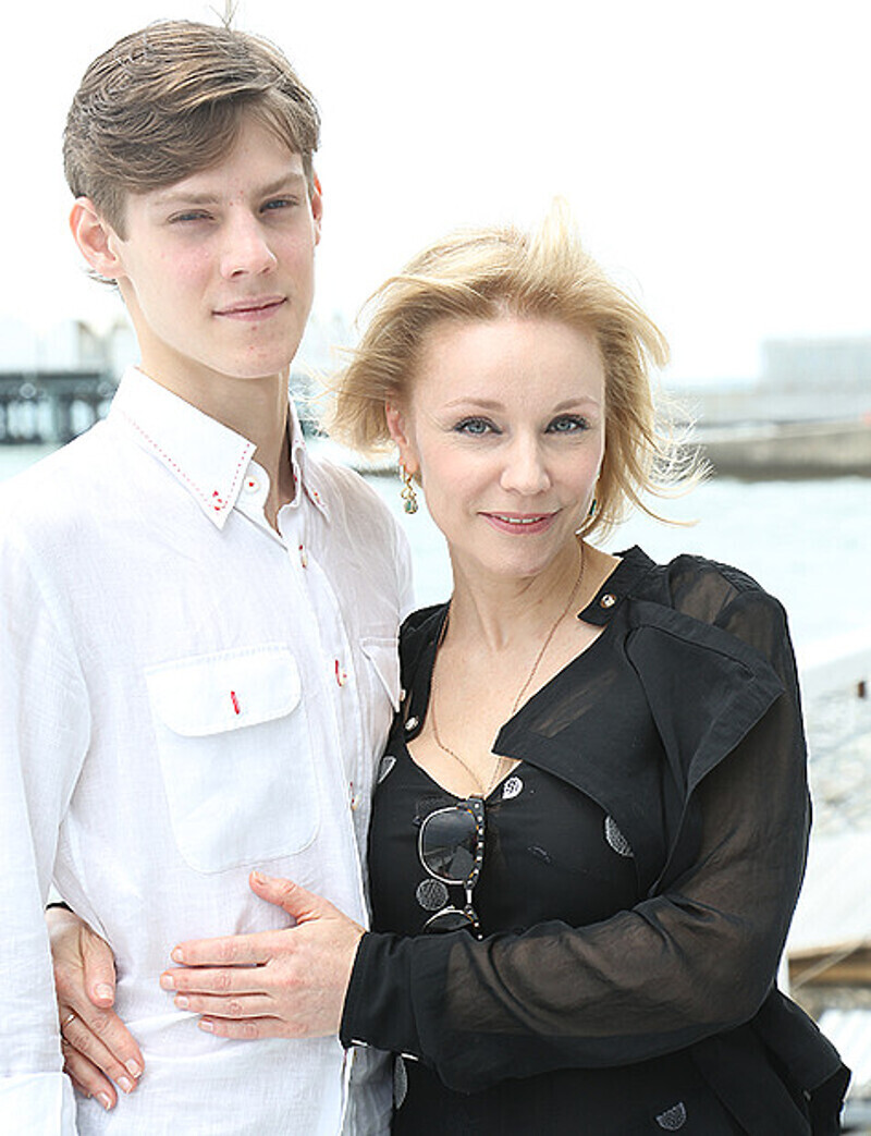 Павел Табаков с мамой Мариной Зудиной.