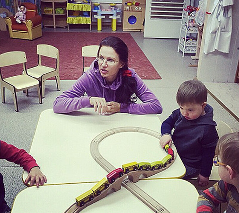 Semensemin: «На несколько минут мама решила подменить воспитательницу». Фото: Instagram.com/Semensemin.