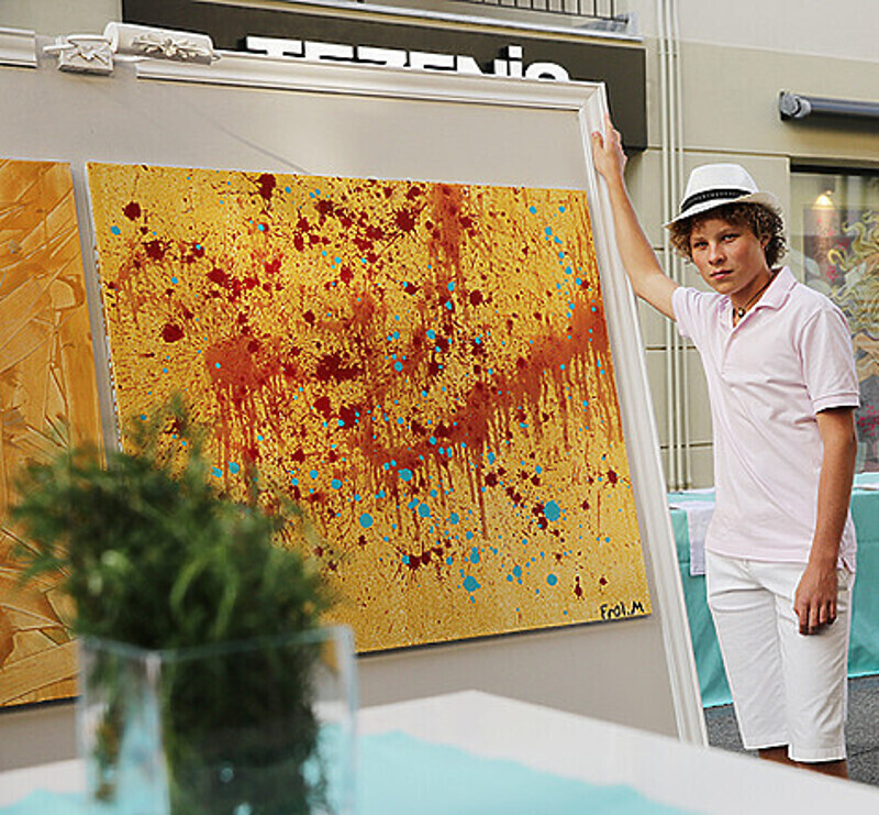 Сын Александра Малинина устроил выставку своих картин в Италии. Фото: личный архив певца.