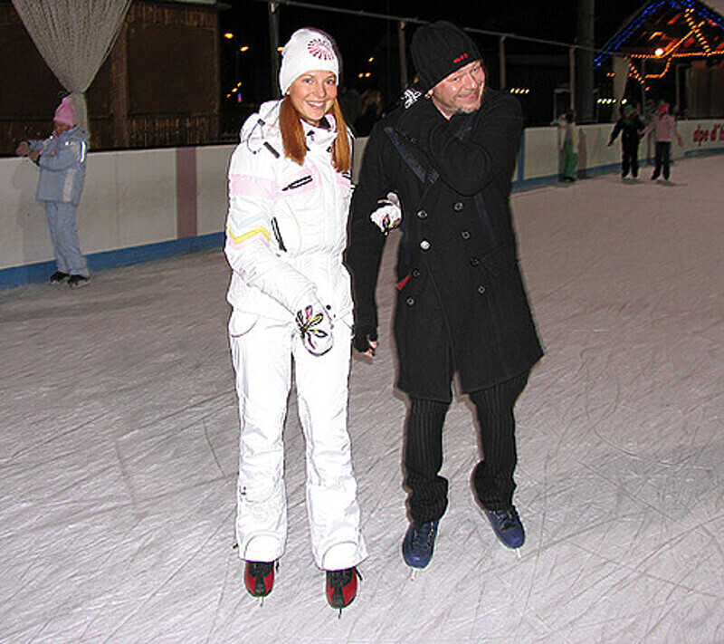 «В новогоднюю ночь мы с Володей будем вместе. Выпьем шампанского под бой курантов и в 0.15 выйдем на сцену». Фото: материалы пресс-служб.