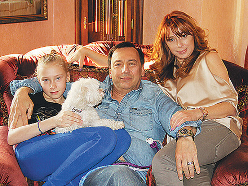 В семье певицы и музыкального продюсера растет дочь, которая совершенно равнодушна к сцене. Гораздо больше Ксению интересует художественная гимнастика. Фото: личный архив Алены Апиной.