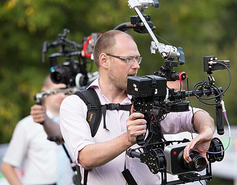 Услуги профессиональных фотографа и видеографа стоят дорого, но экономить на них не стоит. Фото автора.