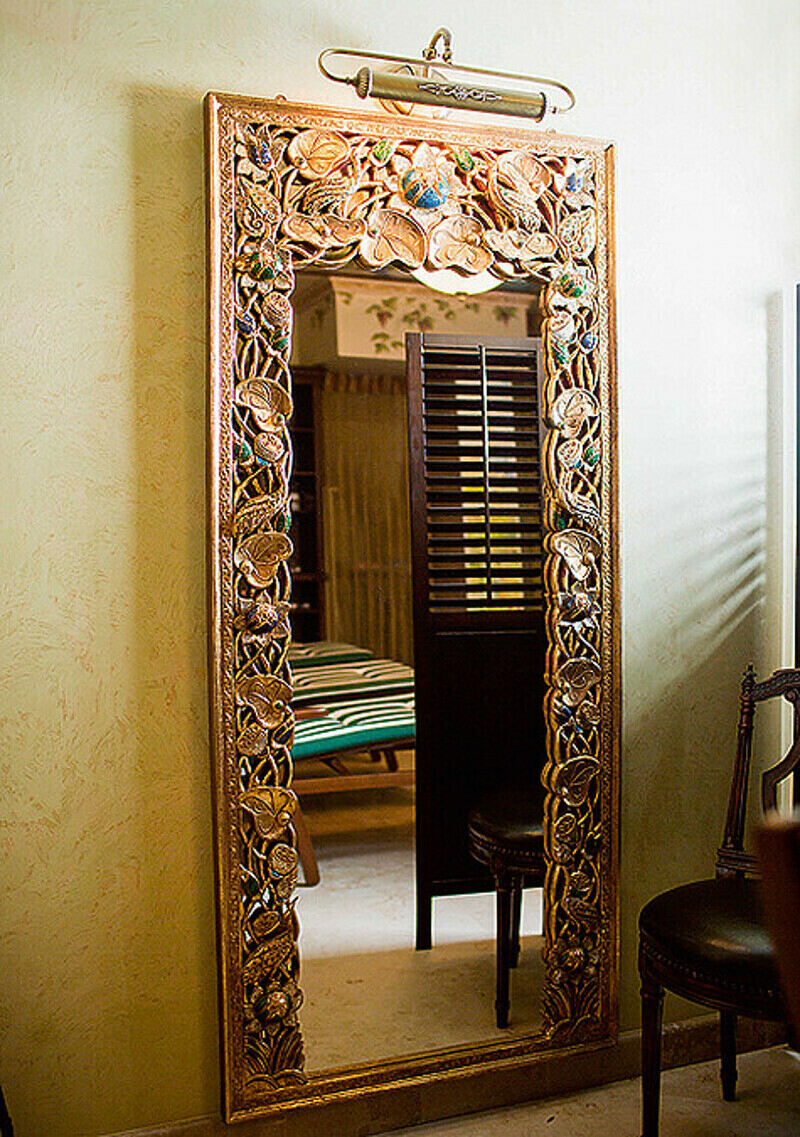 Зеркало попало в подмосковный дом из Индии. В этой стране хозяева еще не были, но мечтают побывать. Фото: Мигель.