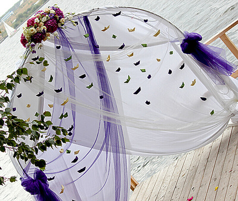 Шатер на природе — это самый дорогой вариант помещения для свадьбы. Фото автора.