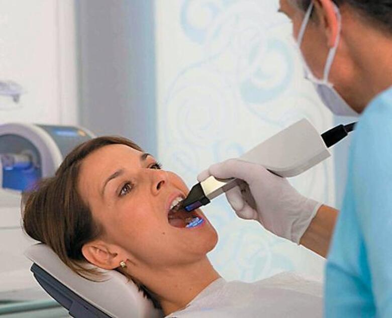 «Красивые зубы — это здоровые зубы. Наша цель ­— высоко-эстетичные и долговечные 
реставрации». Фото: материалы пресс-служб.