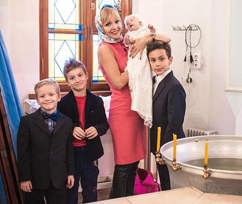 Ирина Сашина с детьми. Фото: материалы пресс-служб.