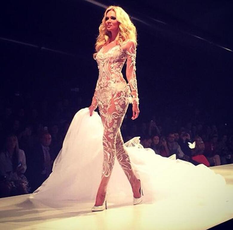 Виктория Лопырева на Неделе моды в Дубае. Фото: Twitter.com/@LopyrevaVika.