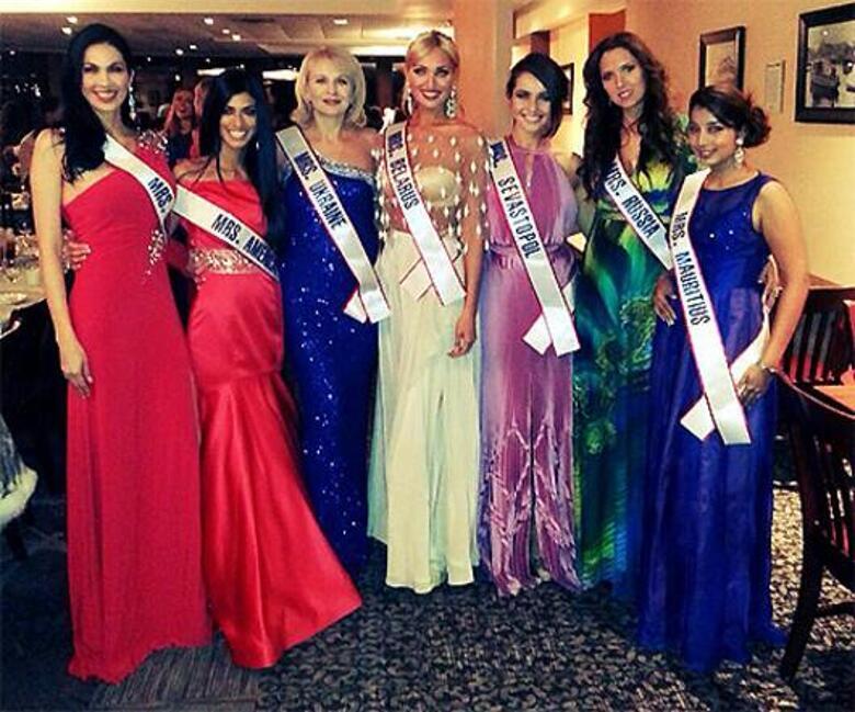 Конкурсантки «Миссис мира-2014» и Марина Алексейчик (в центре). Фото: Facebook.com/2014mrsworld.